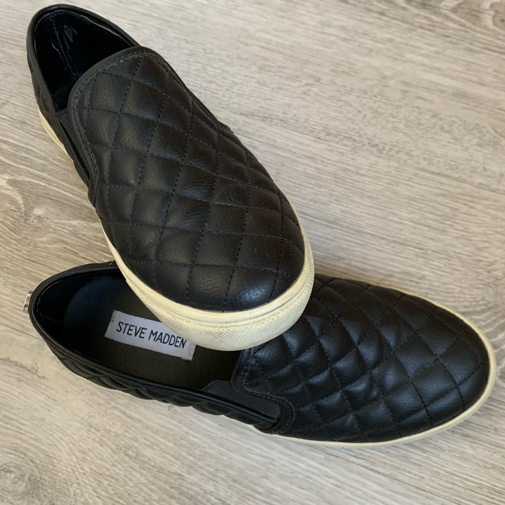 Steve Madden Women's Ecentrcq black quilted slip on loafer